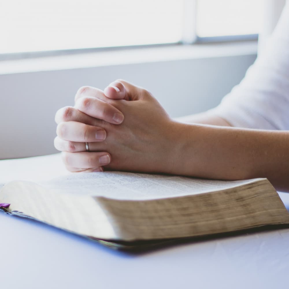 1. Kami Mengikuti Yesus